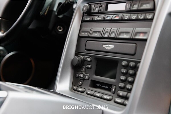 Aston Martin Vanquish 5.9 V12 469pk 2001, 83-RX-FJ