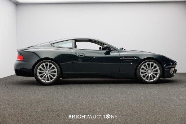Aston Martin Vanquish 5.9 V12 469pk 2001, 83-RX-FJ