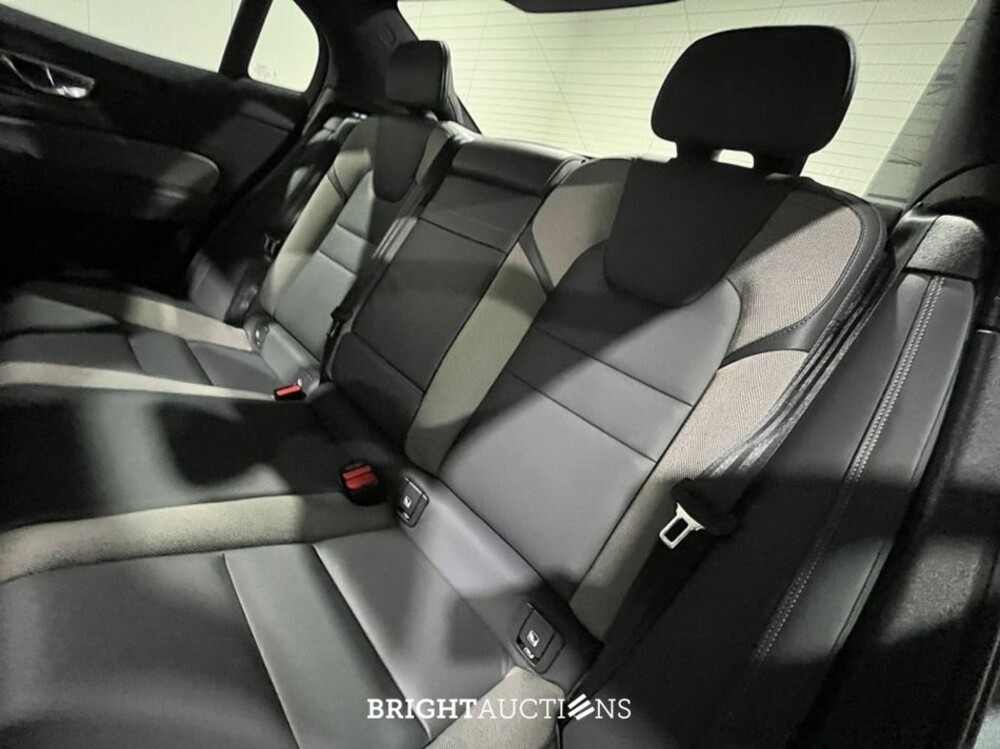 Volvo S60 Recharge T8 R-Design 2.0 AWD 392pk 2021 (Origineel-NL), L-726-VX