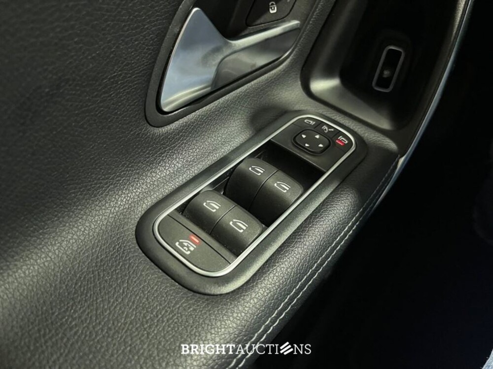 Mercedes-Benz CLA180 Shooting Brake Business Solution 136pk (Origineel-NL) CLA-Klasse, P-676-JK