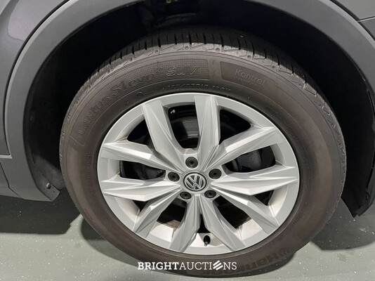 Volkswagen Tiguan ACT Highline 1.5 TSI 150pk 2020 (Origineel-NL), J-230-BK