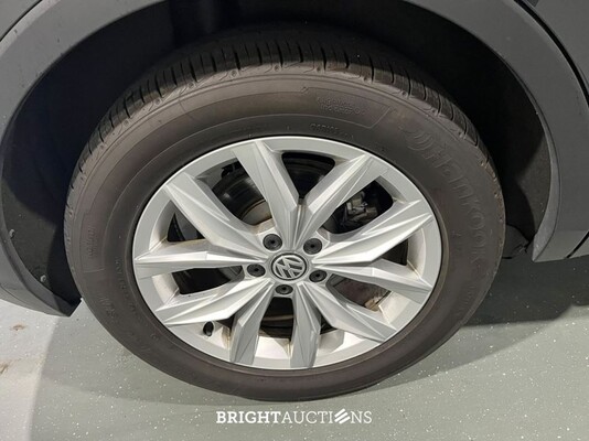 Volkswagen Tiguan ACT Highline 1.5 TSI 150pk 2020 (Origineel-NL), J-230-BK