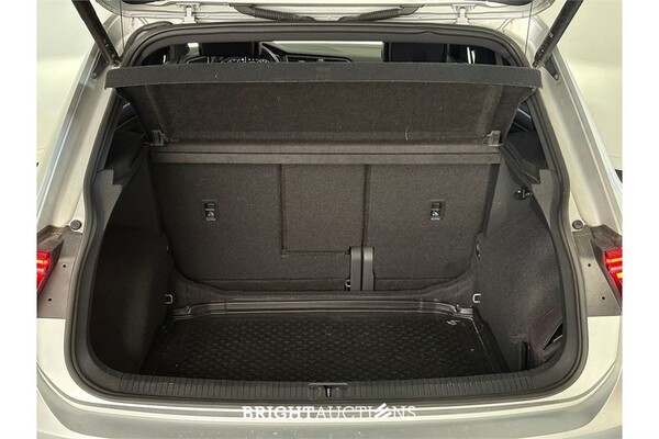 Volkswagen Tiguan R-Line Business 1.5 TSI DSG 149pk 2022 (Origineel-NL), R-076-SJ