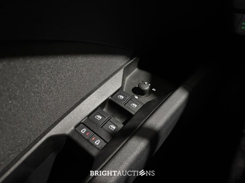 Audi Q4 40 Launch edition 77 kWh 204pk 2022 (Origineel-NL), P-005-KH