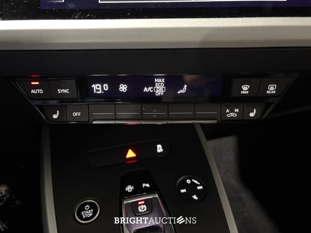 Audi Q4 40 Launch edition 77 kWh 204pk 2022 (Origineel-NL), P-005-KH