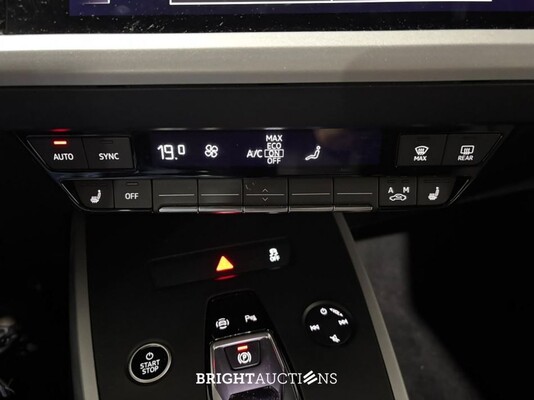 Audi Q4 40 Launch edition 77 kWh 204pk 2022 (Origineel-NL), P-005-KH