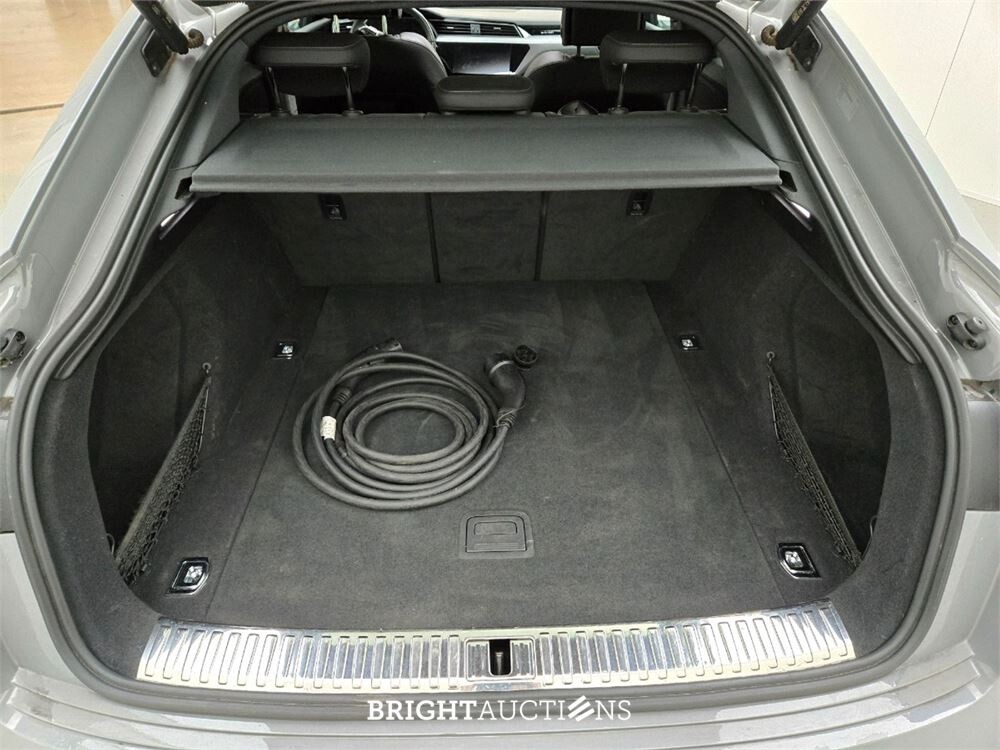 Audi e-tron Sportback 50 S edition Quattro 71 kWh 313pk 2021, T-261-RR
