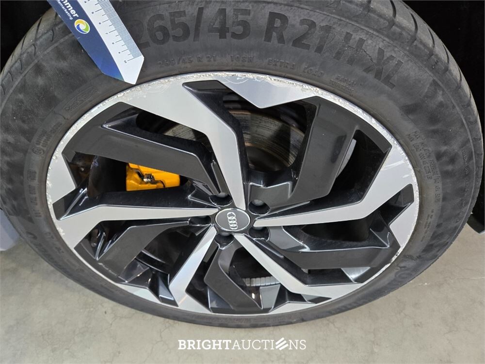 Audi e-tron Sportback 50 S edition Quattro 71 kWh 313pk 2021, T-261-RR