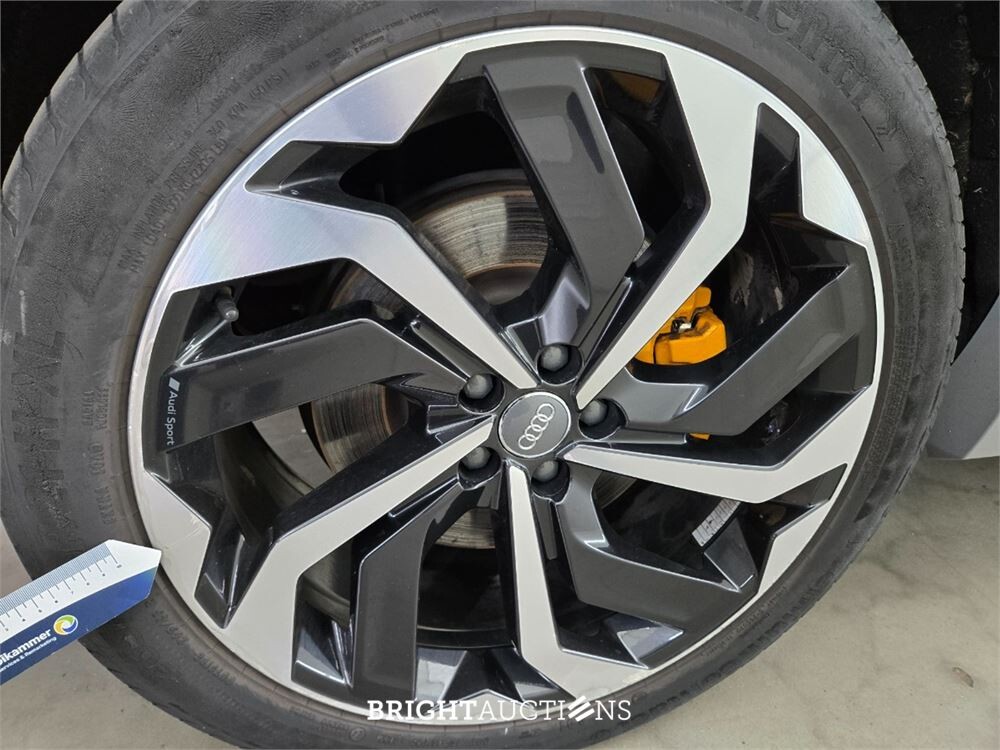 Audi e-tron Sportback 50 S edition Quattro 71 kWh 313pk 2021, T-261-RR