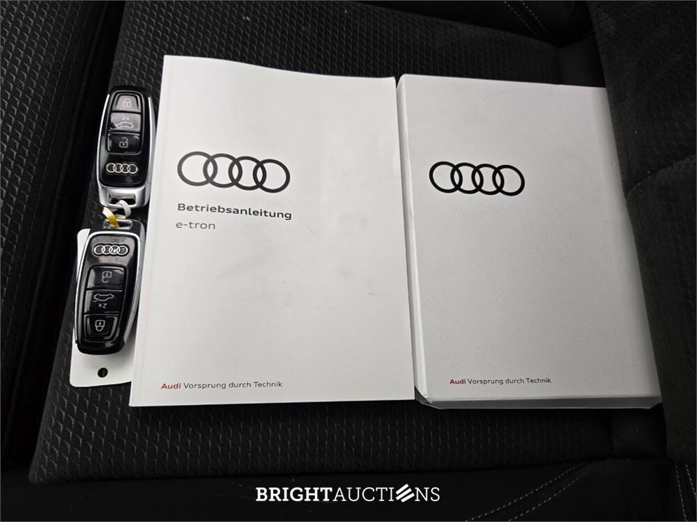 Audi e-tron Sportback 50 S edition Quattro 71 kWh 313pk 2021, T-261-RR