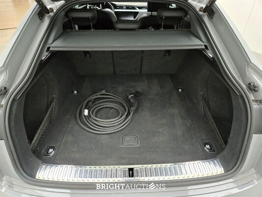 Audi e-tron Sportback 50 S edition Quattro 71 kWh 313pk 2021, T-261-RR