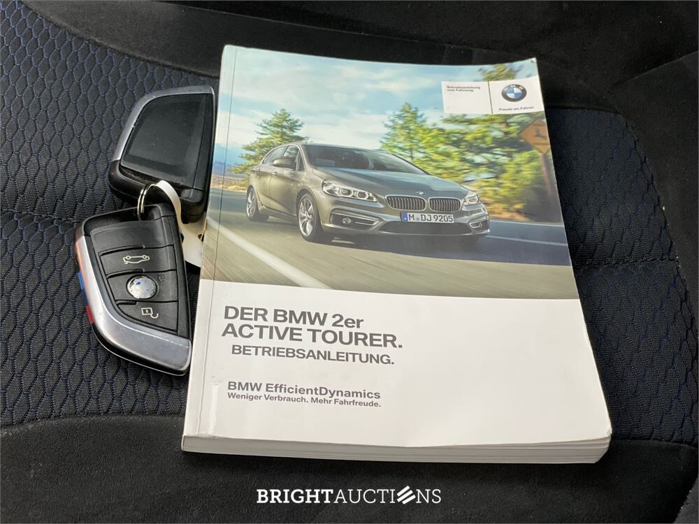 BMW 225i Active Tourer High Executive xDrive 232pk 2015 2-Serie, L-802-HD