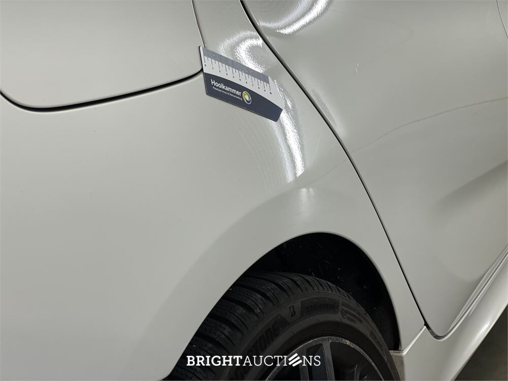 BMW 225i Active Tourer High Executive xDrive 232pk 2015 2-Serie, L-802-HD