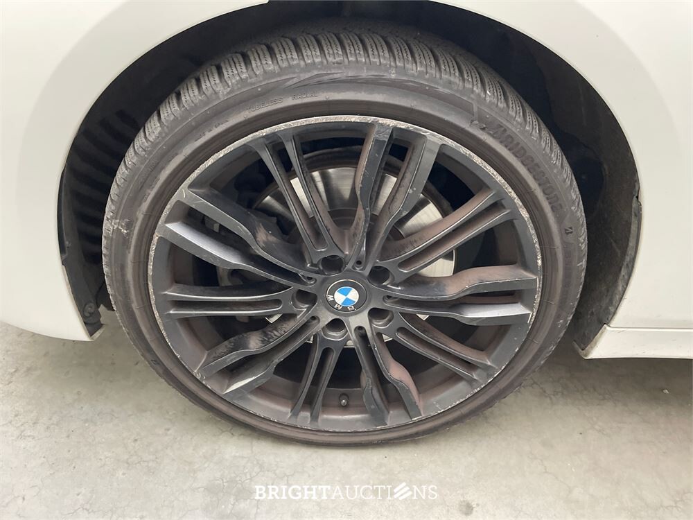 BMW 225i Active Tourer High Executive xDrive 232pk 2015 2-Serie, L-802-HD