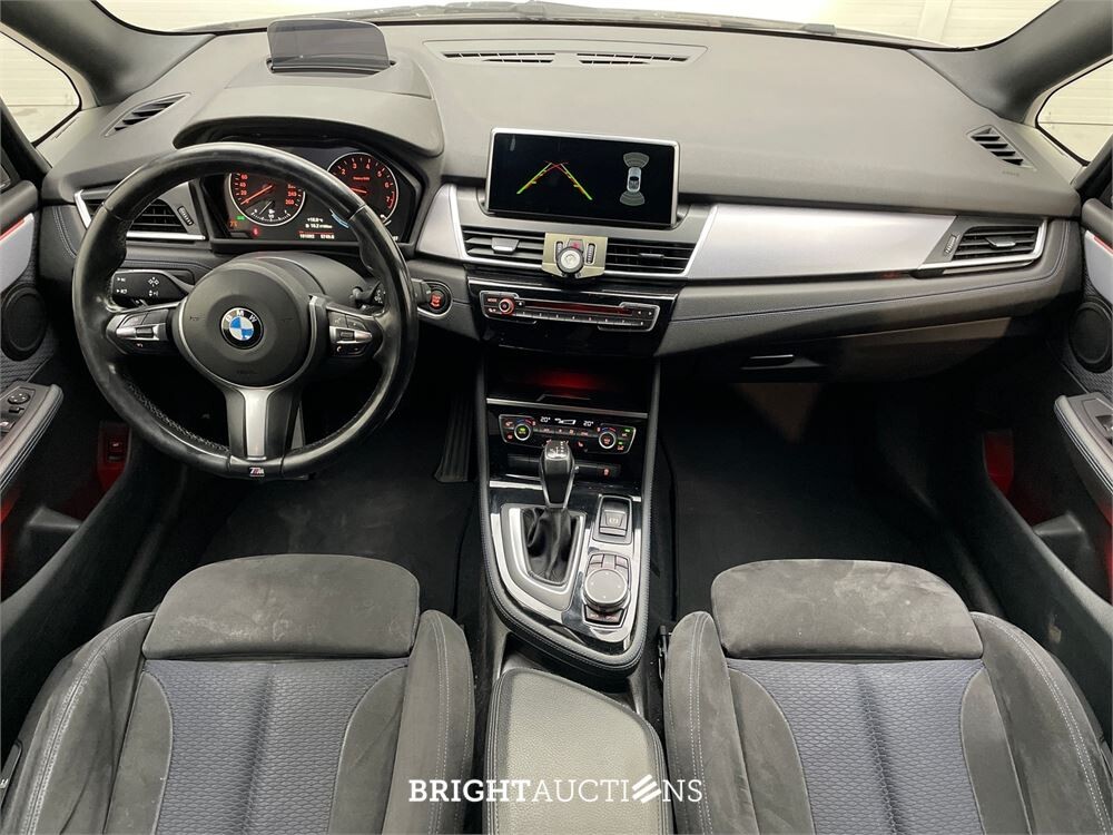 BMW 225i Active Tourer High Executive xDrive 232pk 2015 2-Serie, L-802-HD