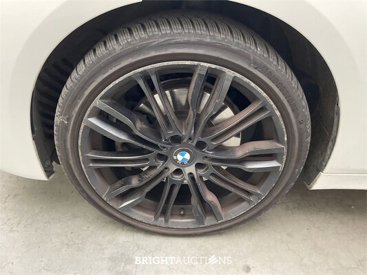 BMW 225i Active Tourer High Executive xDrive 232pk 2015 2-Serie, L-802-HD