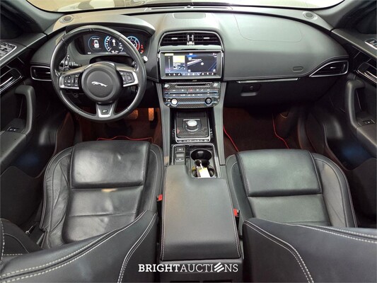 Jaguar F-PACE Portfolio 20d 2.0 AWD 180pk 2017 (Origineel-NL), NT-557-F