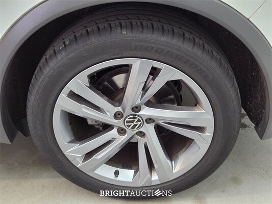 Volkswagen Tiguan R-Line Business 1.5 TSI 150pk 2022, X-482-FV