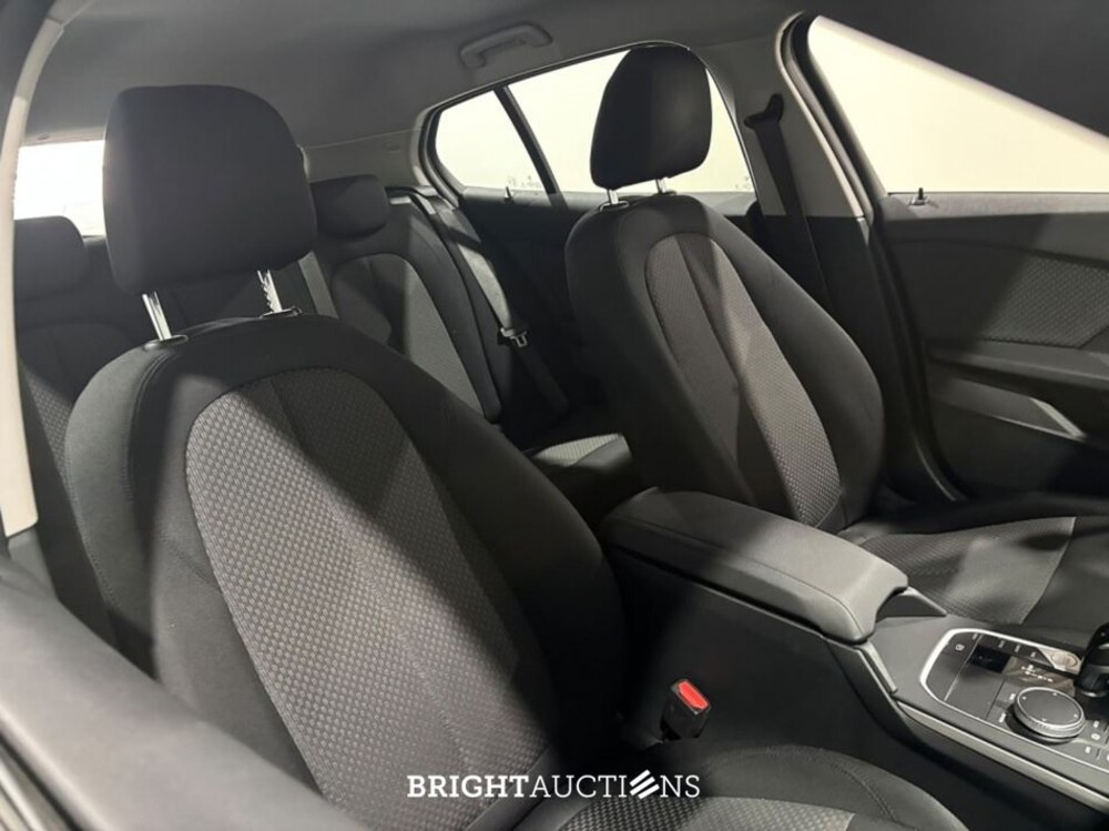 BMW 118i 1-serie Introduction Edition 136pk 2023 (Origineel-NL) 1-Serie, T-409-KL