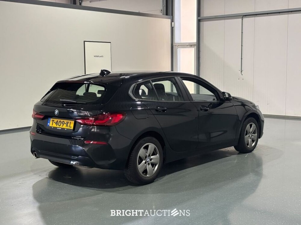 BMW 118i 1-serie Introduction Edition 136pk 2023 (Origineel-NL) 1-Serie, T-409-KL