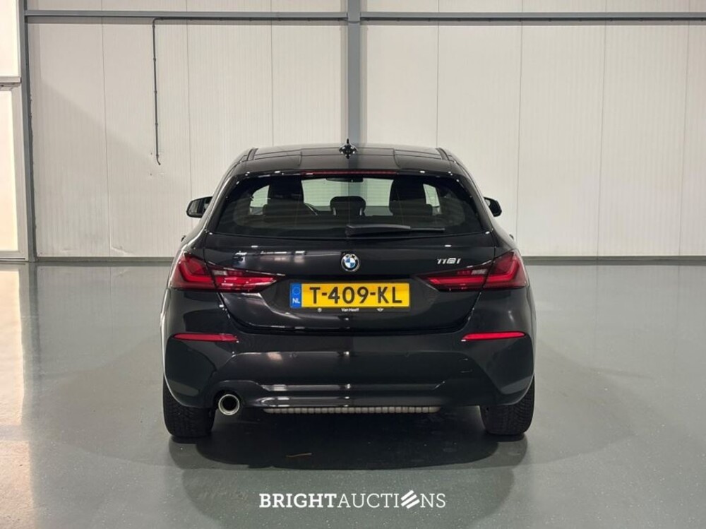 BMW 118i 1-serie Introduction Edition 136pk 2023 (Origineel-NL) 1-Serie, T-409-KL