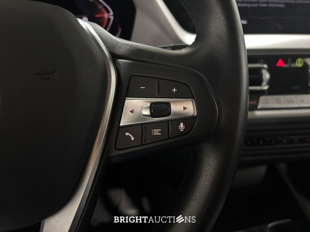 BMW 118i 1-serie Introduction Edition 136pk 2023 (Origineel-NL) 1-Serie, T-409-KL