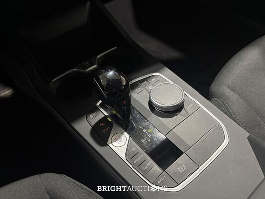 BMW 118i 1-serie Introduction Edition 136pk 2023 (Origineel-NL) 1-Serie, T-409-KL