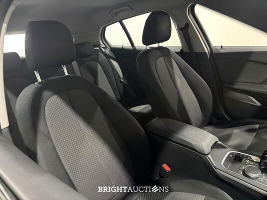 BMW 118i 1-serie Introduction Edition 136pk 2023 (Origineel-NL) 1-Serie, T-409-KL