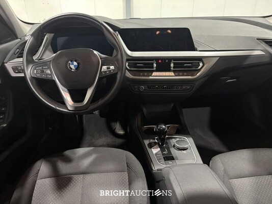 BMW 118i 1-serie Introduction Edition 136pk 2023 (Origineel-NL) 1-Serie, T-409-KL