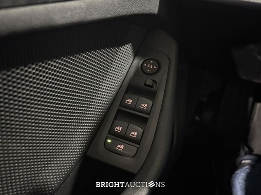 BMW 118i 1-serie Introduction Edition 136pk 2023 (Origineel-NL) 1-Serie, T-409-KL