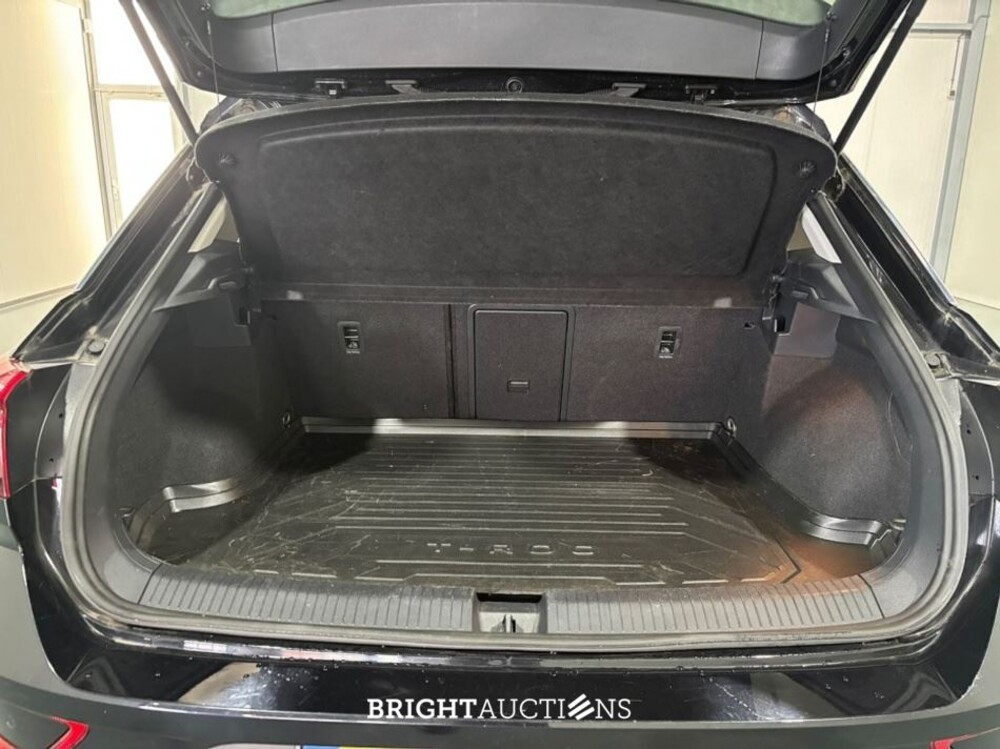 Volkswagen T-Roc Life 75 Edition 1.0 TSI 110pk 2022 (Origineel-NL), R-182-BG
