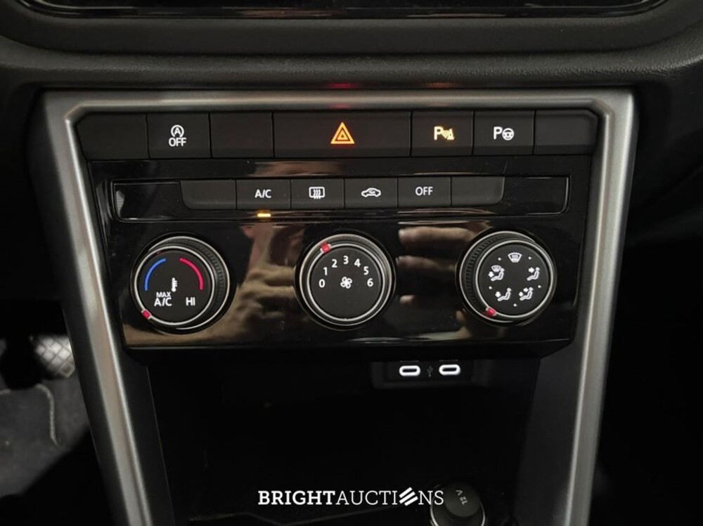 Volkswagen T-Roc Life 75 Edition 1.0 TSI 110pk 2022 (Origineel-NL), R-182-BG