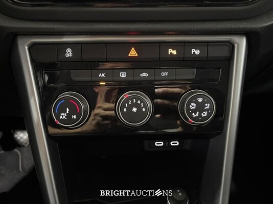 Volkswagen T-Roc Life 75 Edition 1.0 TSI 110pk 2022 (Origineel-NL), R-182-BG