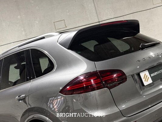 Porsche Cayenne Turbo 4.8 V8 520hp 2017 Sport-Chrono