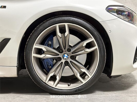 2018 BMW M550i xDrive High Executive 462 pk 5er-Reihe, KKP-44-R