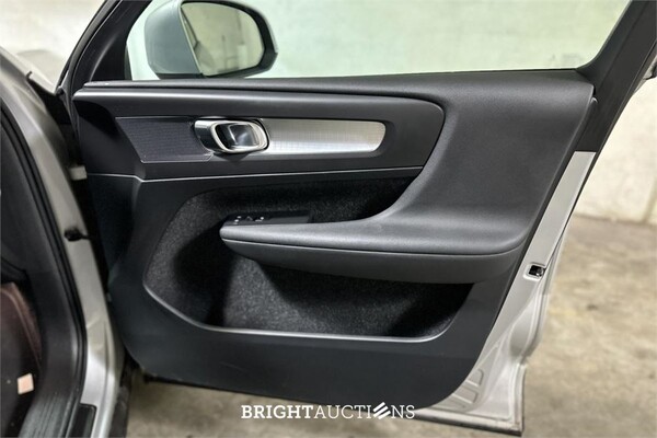 Volvo XC40 1.5 T3 Momentum 156 pk 2018 (Original-NL), TS-939-D