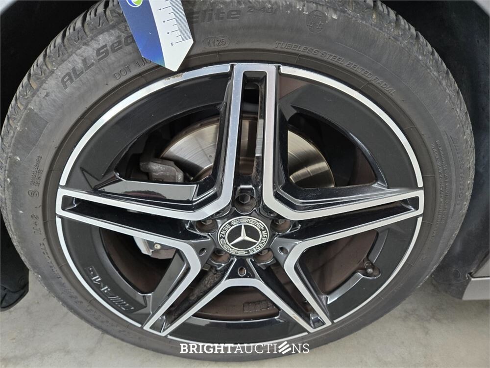 Mercedes-Benz A180 Business Solution AMG Night Upgrade 136pk 2019 (Origineel-NL) A-klasse, ZJ-388-S