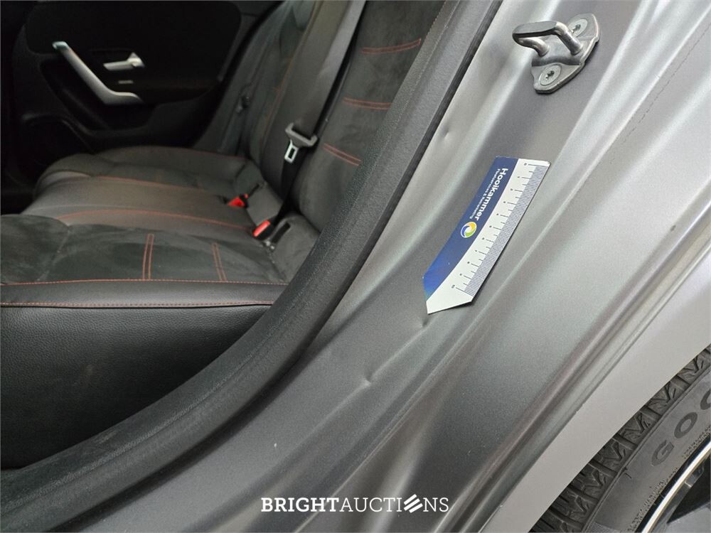 Mercedes-Benz A180 Business Solution AMG Night Upgrade 136pk 2019 (Origineel-NL) A-klasse, ZJ-388-S