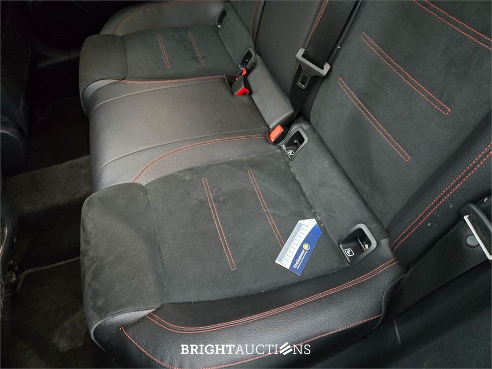 Mercedes-Benz A180 Business Solution AMG Night Upgrade 136pk 2019 (Origineel-NL) A-klasse, ZJ-388-S