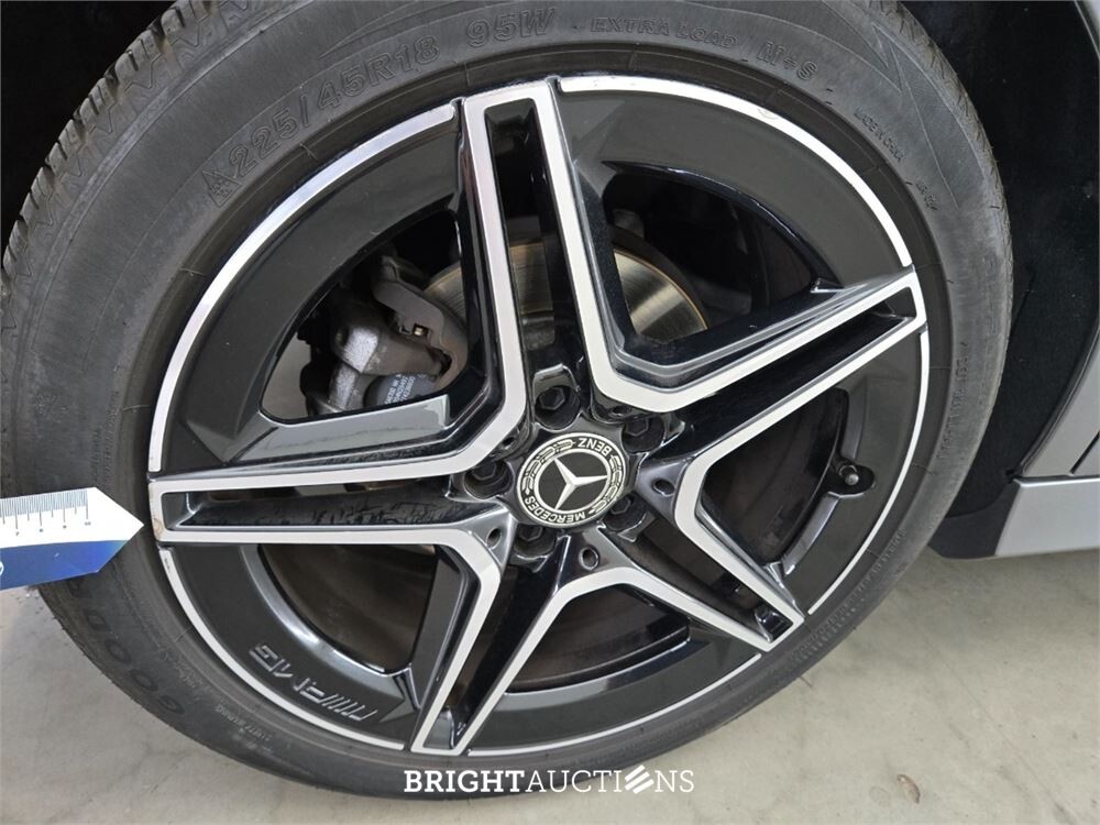 Mercedes-Benz A180 Business Solution AMG Night Upgrade 136pk 2019 (Origineel-NL) A-klasse, ZJ-388-S