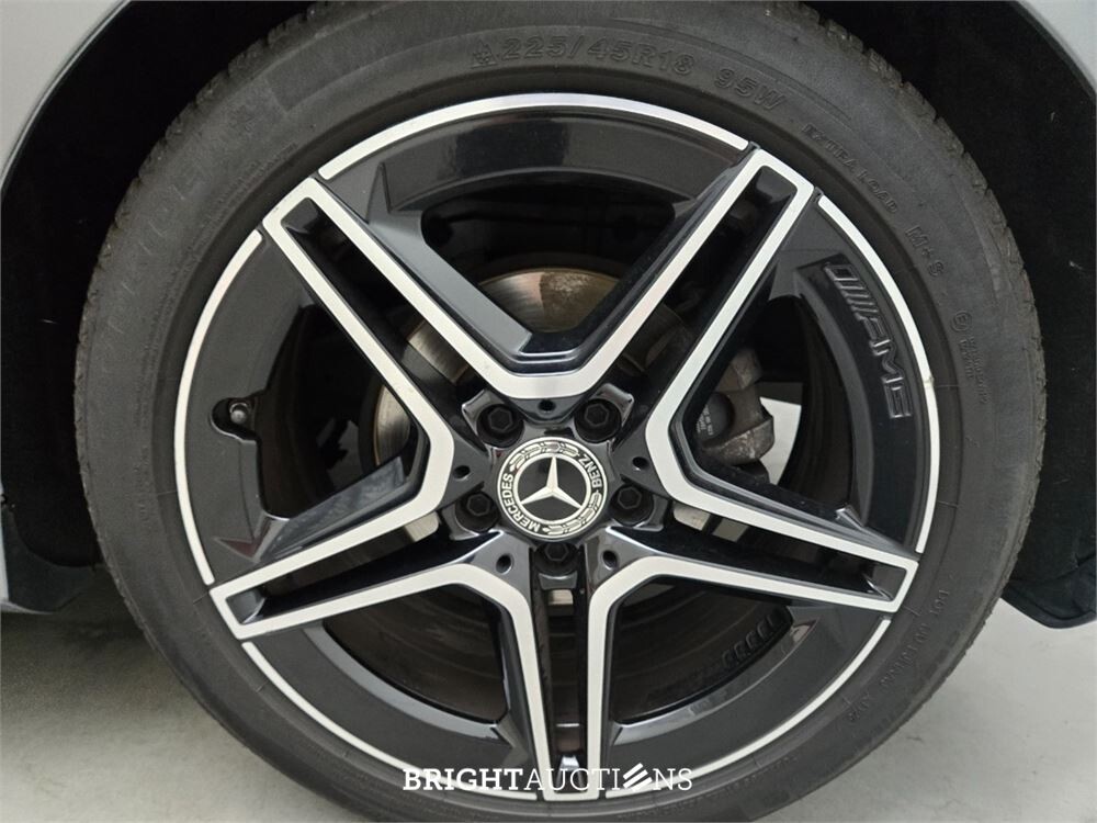 Mercedes-Benz A180 Business Solution AMG Night Upgrade 136pk 2019 (Origineel-NL) A-klasse, ZJ-388-S
