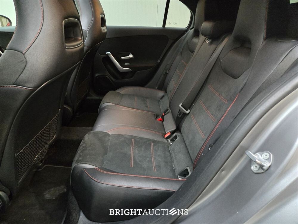 Mercedes-Benz A180 Business Solution AMG Night Upgrade 136pk 2019 (Origineel-NL) A-klasse, ZJ-388-S