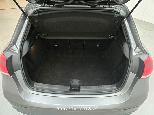 Mercedes-Benz A180 Business Solution AMG Night Upgrade 136pk 2019 (Origineel-NL) A-klasse, ZJ-388-S