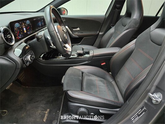 Mercedes-Benz A180 Business Solution AMG Night Upgrade 136pk 2019 (Origineel-NL) A-klasse, ZJ-388-S