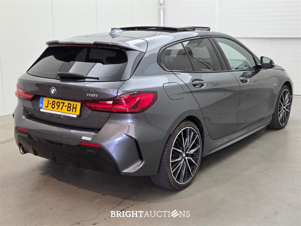 BMW 118i 1-serie Executive Edition 140pk 2020 (Origineel-NL) 1-Serie, J-897-BH