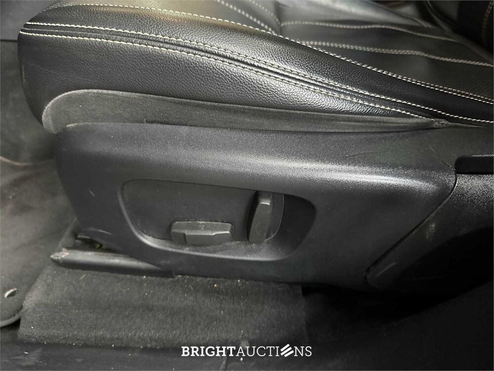 Land Rover Range Rover Velar 2.0 I4 AWD SE 179 pk 2018, T-940-TJ