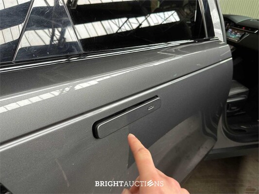 Land Rover Range Rover Velar 2.0 I4 AWD SE 179 pk 2018, T-940-TJ