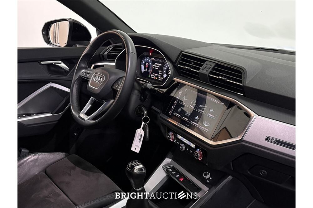Audi Q3 35 Business Edition TFSI 149pk 2021 (Origineel-NL), L-582-LT