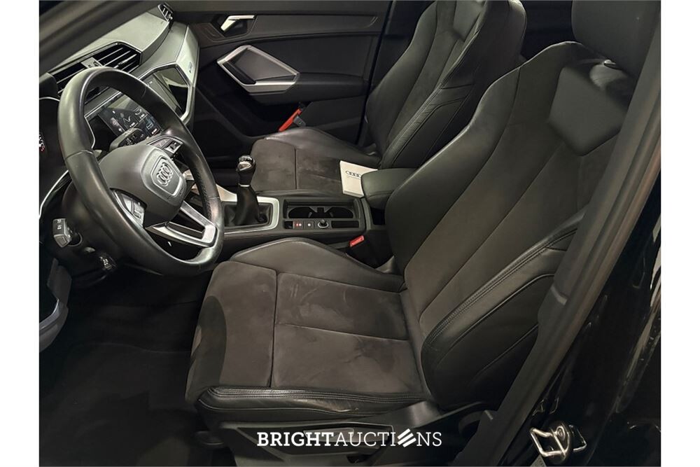 Audi Q3 35 Business Edition TFSI 149pk 2021 (Origineel-NL), L-582-LT
