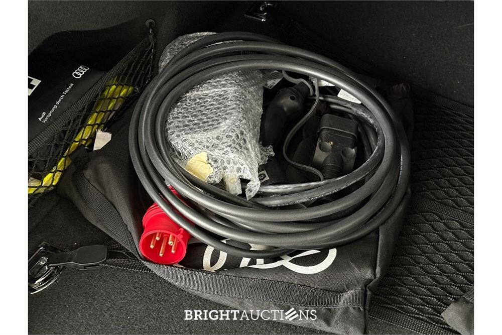 Audi A6 50 TFSI e S edition Competition sedan Quattro 408pk 2024 (Origineel-NL), GRK-44-J